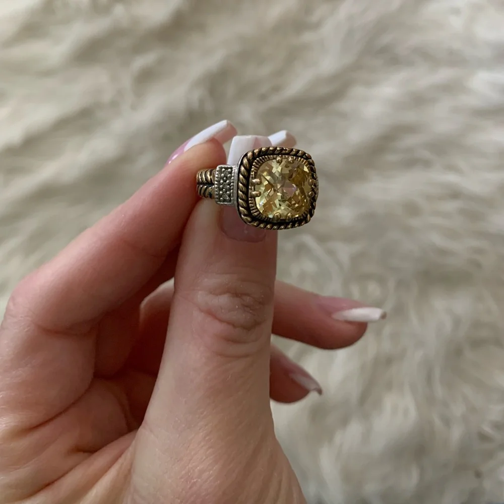 Beautiful ring! - Picture 2 of 3